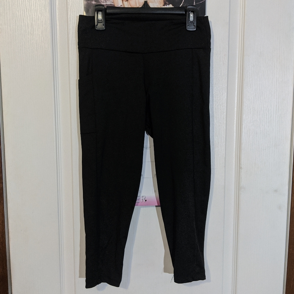 SALE Bobbie Brooks Black Capri Leggings With Side Pocket